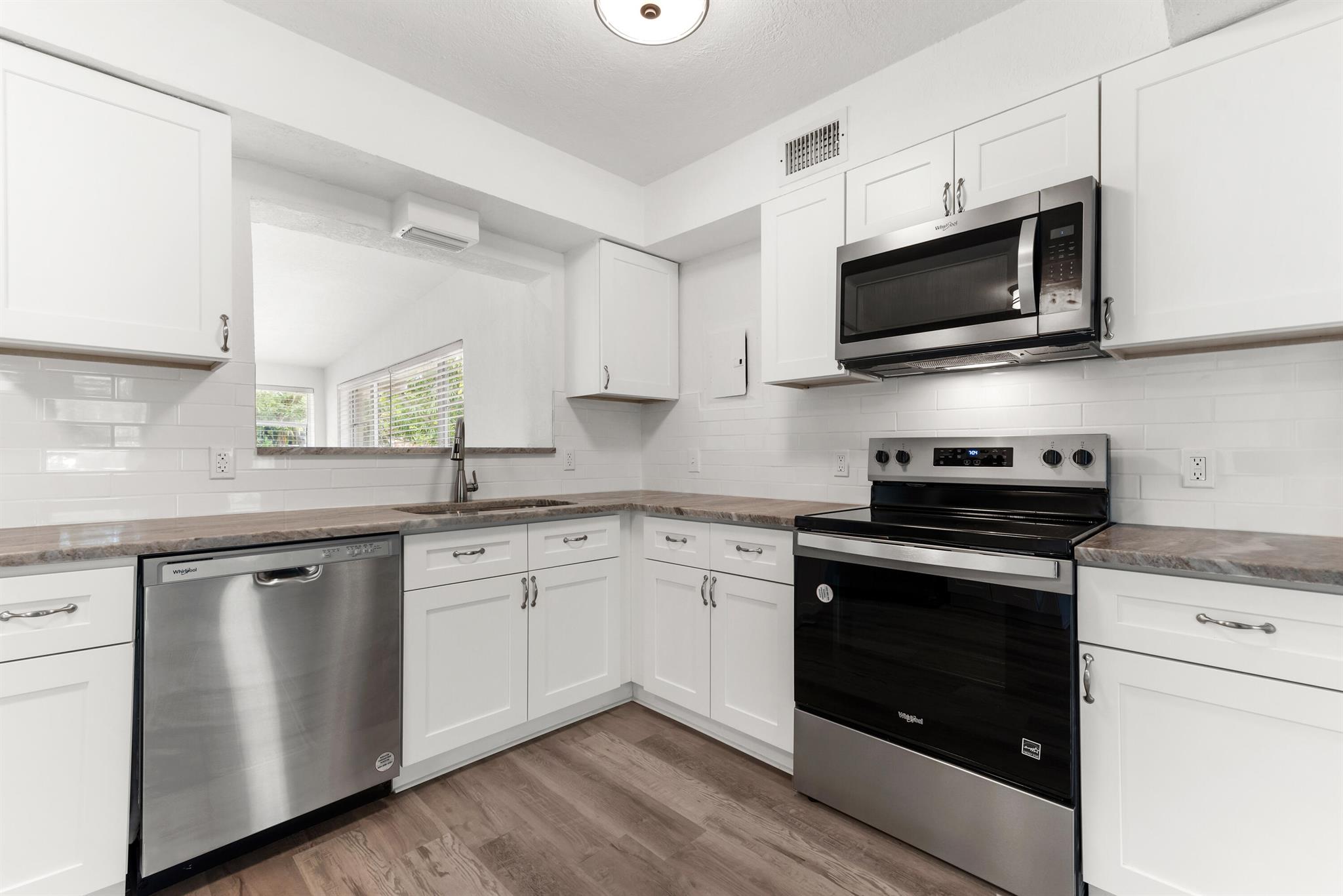 LAUDERDALE MANORS AMD PLA - Residential Lease