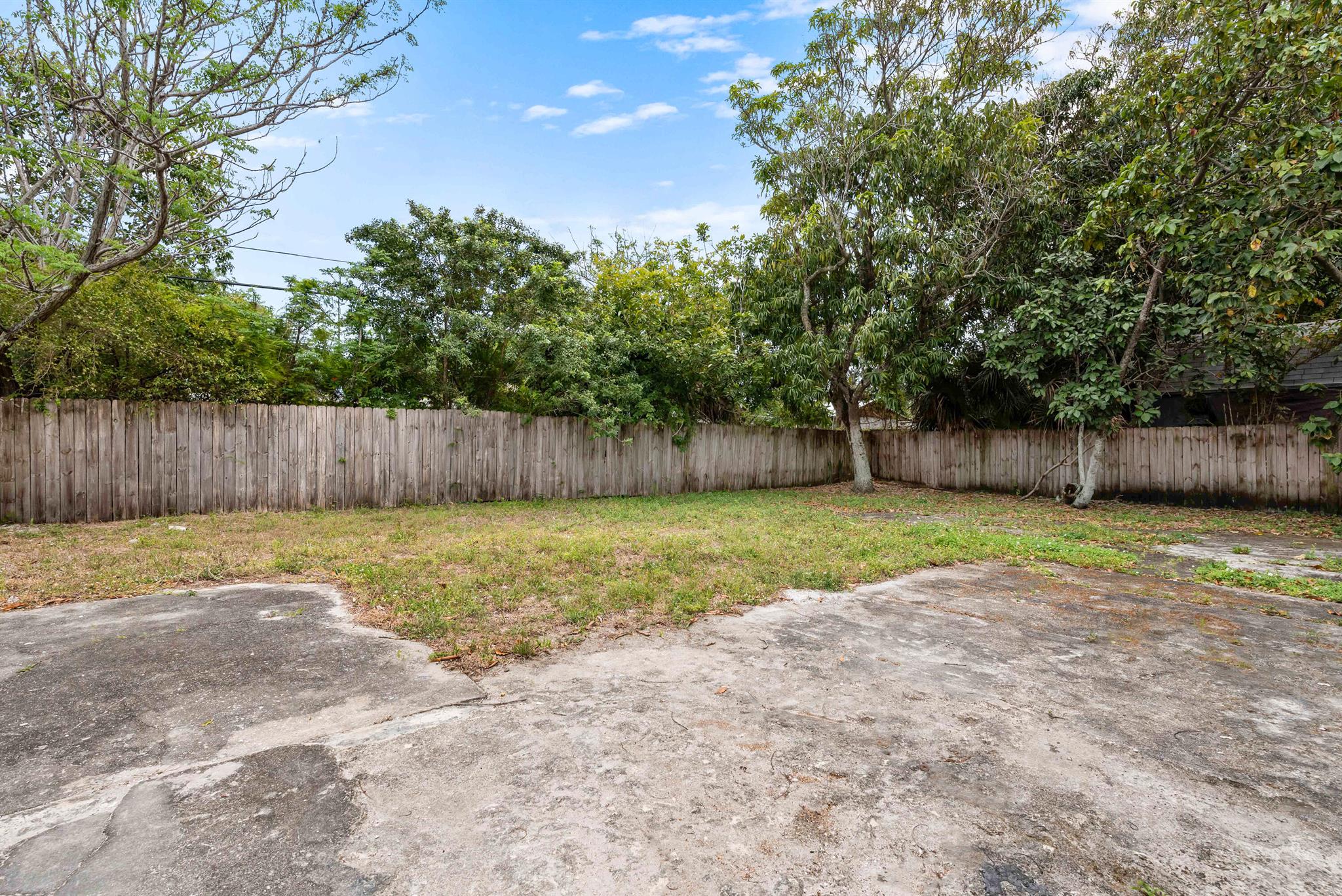 LAUDERDALE MANORS AMD PLA - Residential Lease