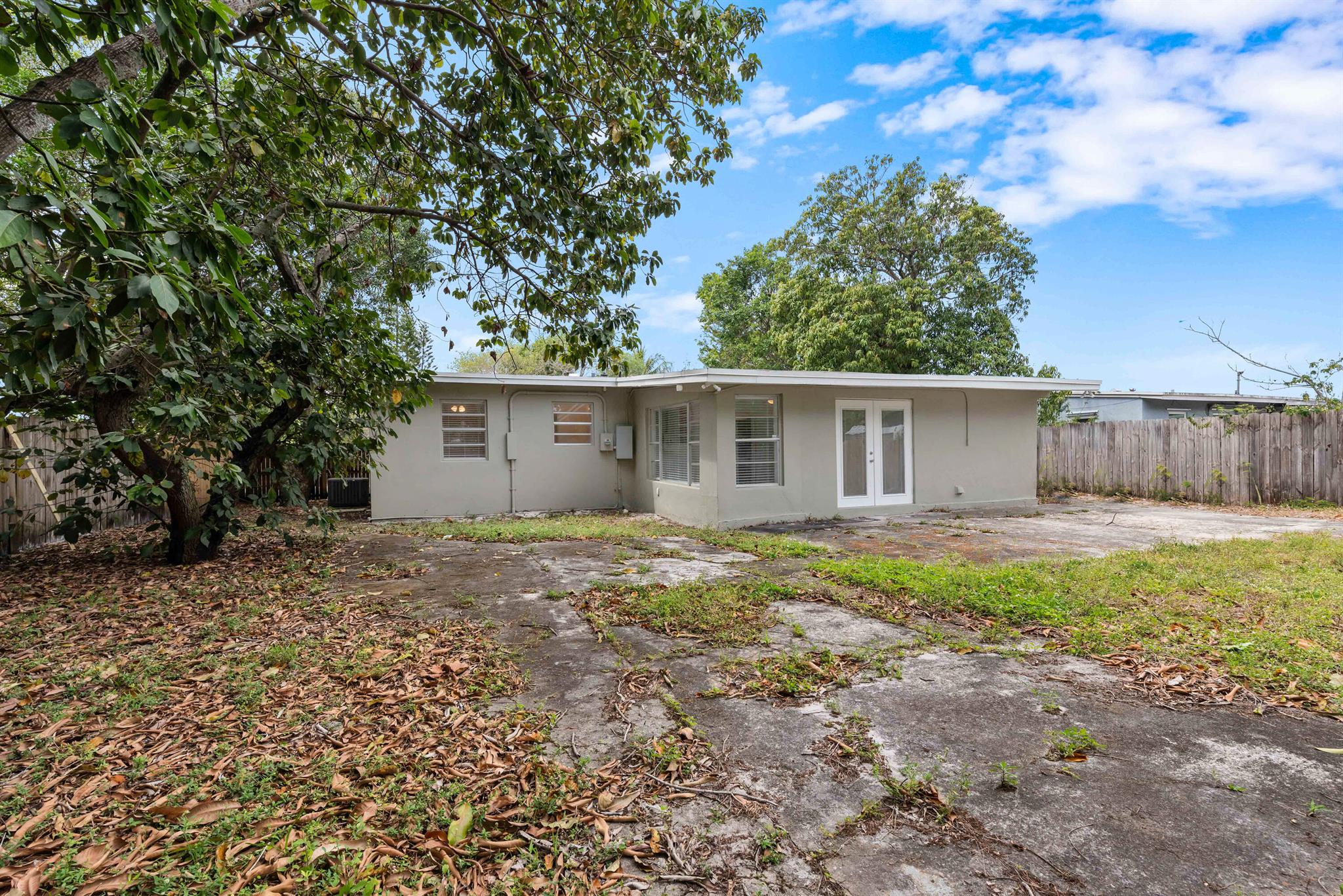 LAUDERDALE MANORS AMD PLA - Residential Lease