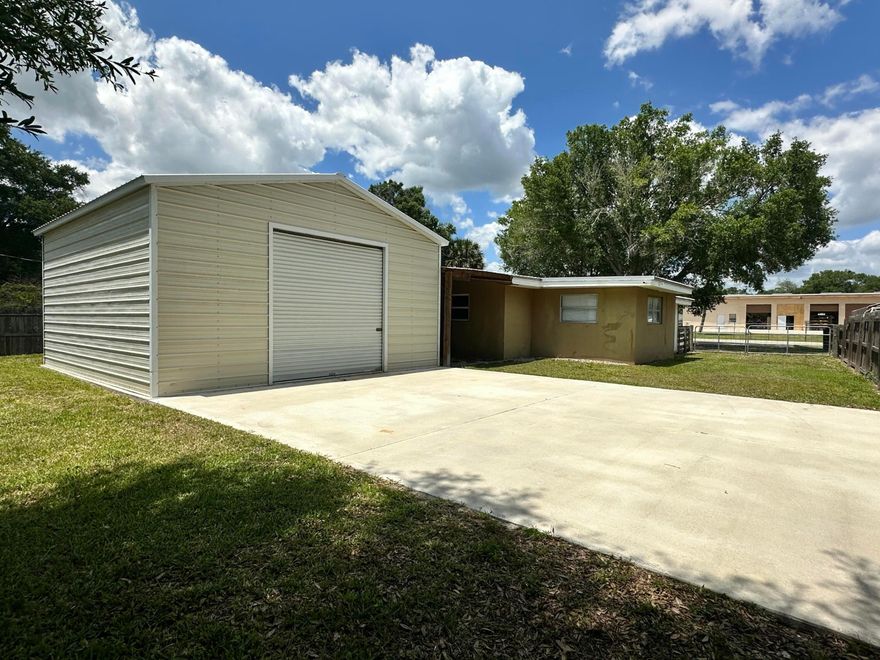 MOTIVATED SELLER! 3BD/1BA OFFERS A GREAT MIX OF INDOOR AND OUTDOOR SPACE ON A FULLY FENCED LOT WITH MATURE OAK TREES. INSIDE YOU WILL FIND AN UPDATED KITCHEN, REFRESHED BATHROOM WITH WALK IN SHOWER AND AN EXTRA ROOM GREAT FOR OFFICE SPACE.  STEP OUTSIDE TO A SPACIOUS YARD WITH A SCREENED IN PORCH, IDEAL FOR ENTERTAINING.  THE PROPERTY ALSO FEATURES A 30 X 20 METAL BUILDING WITH AN ADDITIONAL SHED, GIVING PLENTY OF ROOM FOR STORAGE.  IF YOUR LOOKING FOR SPACE, FLEXIBILITY AND VALUE, THIS ONE IT WORTH A LOOK!