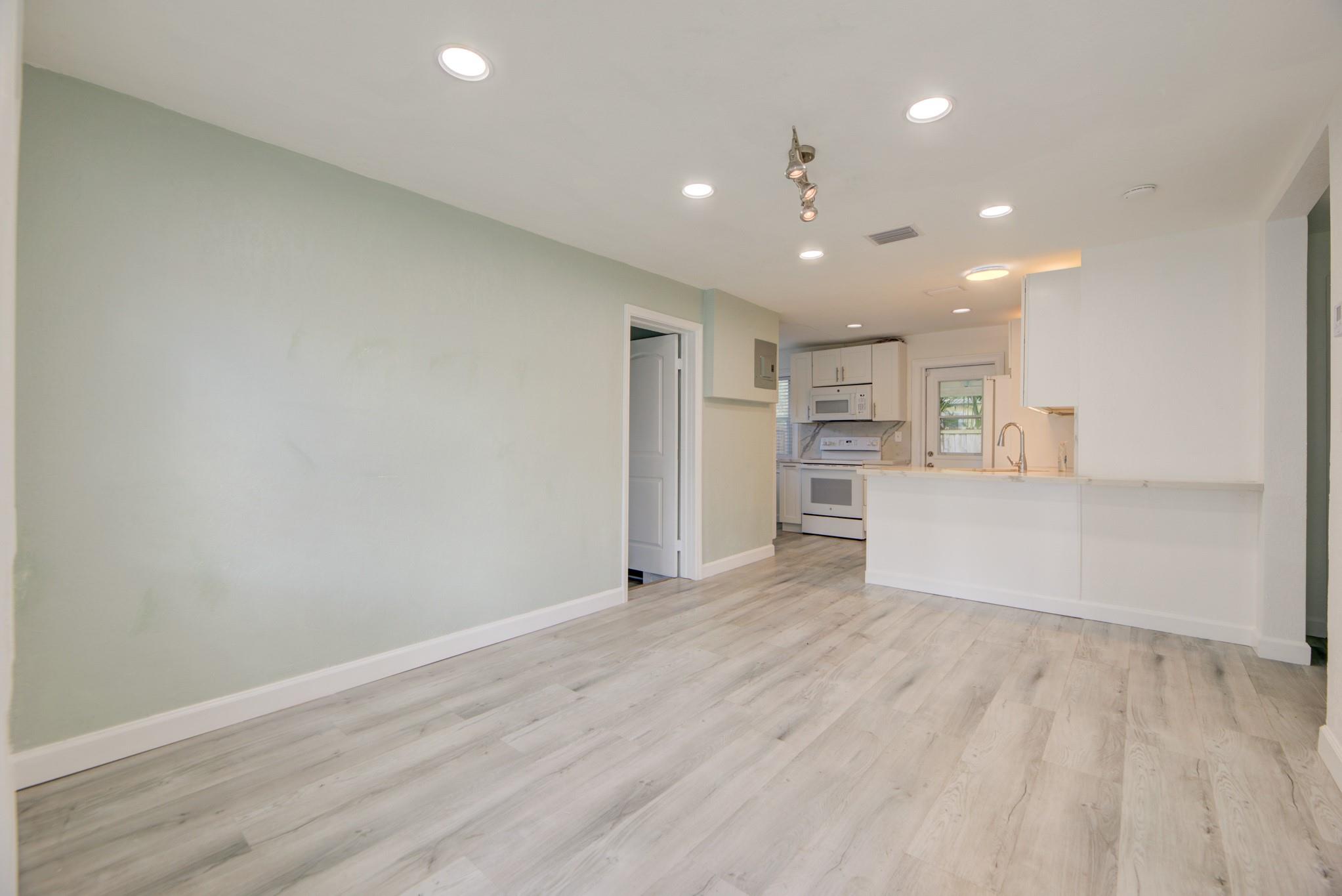 WHITE ACRES - Residential Lease