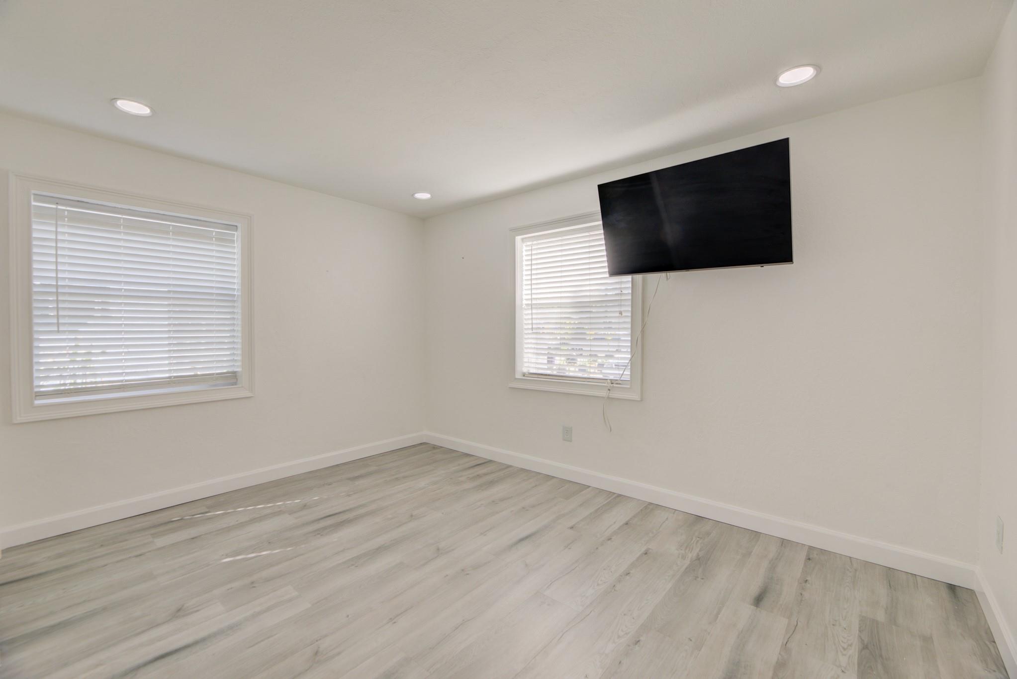 WHITE ACRES - Residential Lease