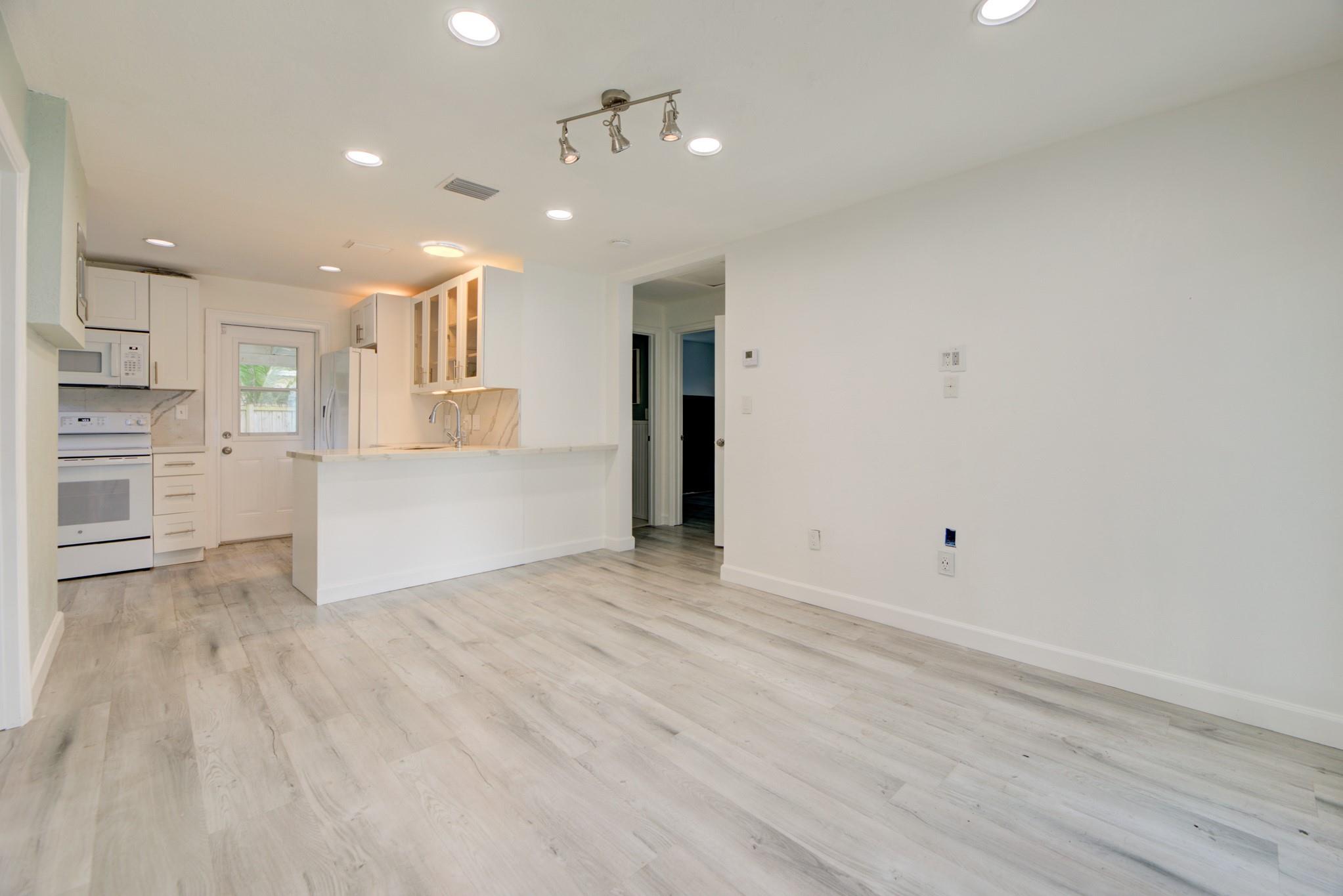 WHITE ACRES - Residential Lease