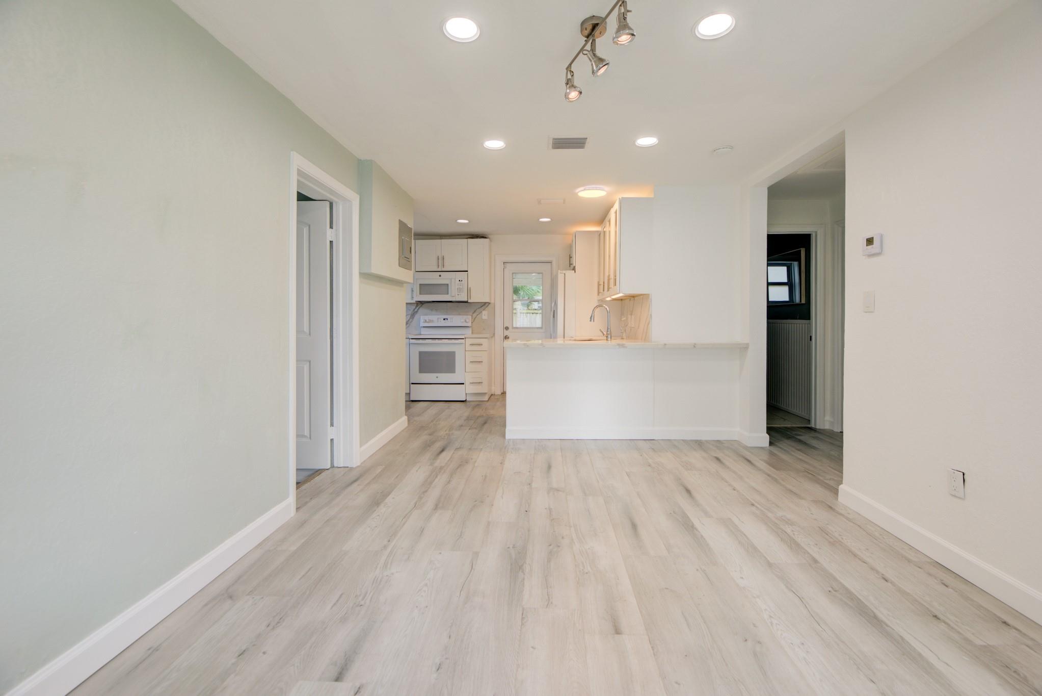 WHITE ACRES - Residential Lease