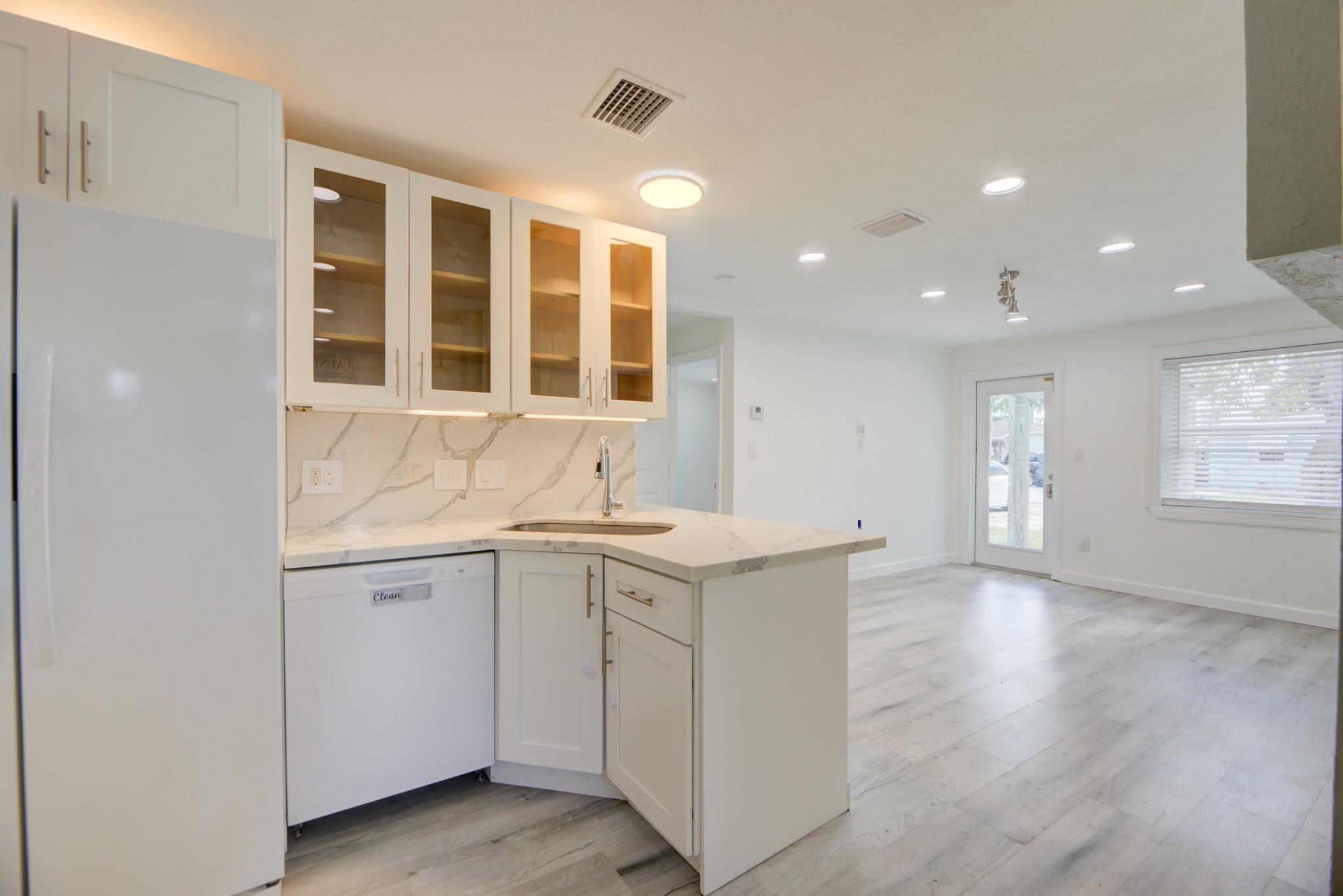 WHITE ACRES - Residential Lease