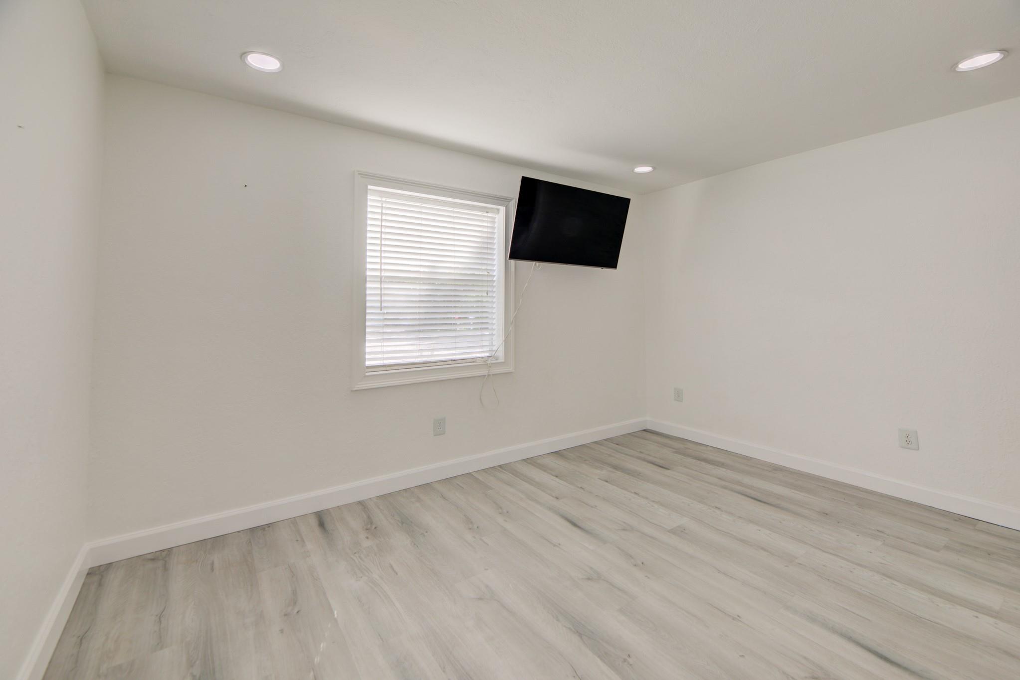 WHITE ACRES - Residential Lease