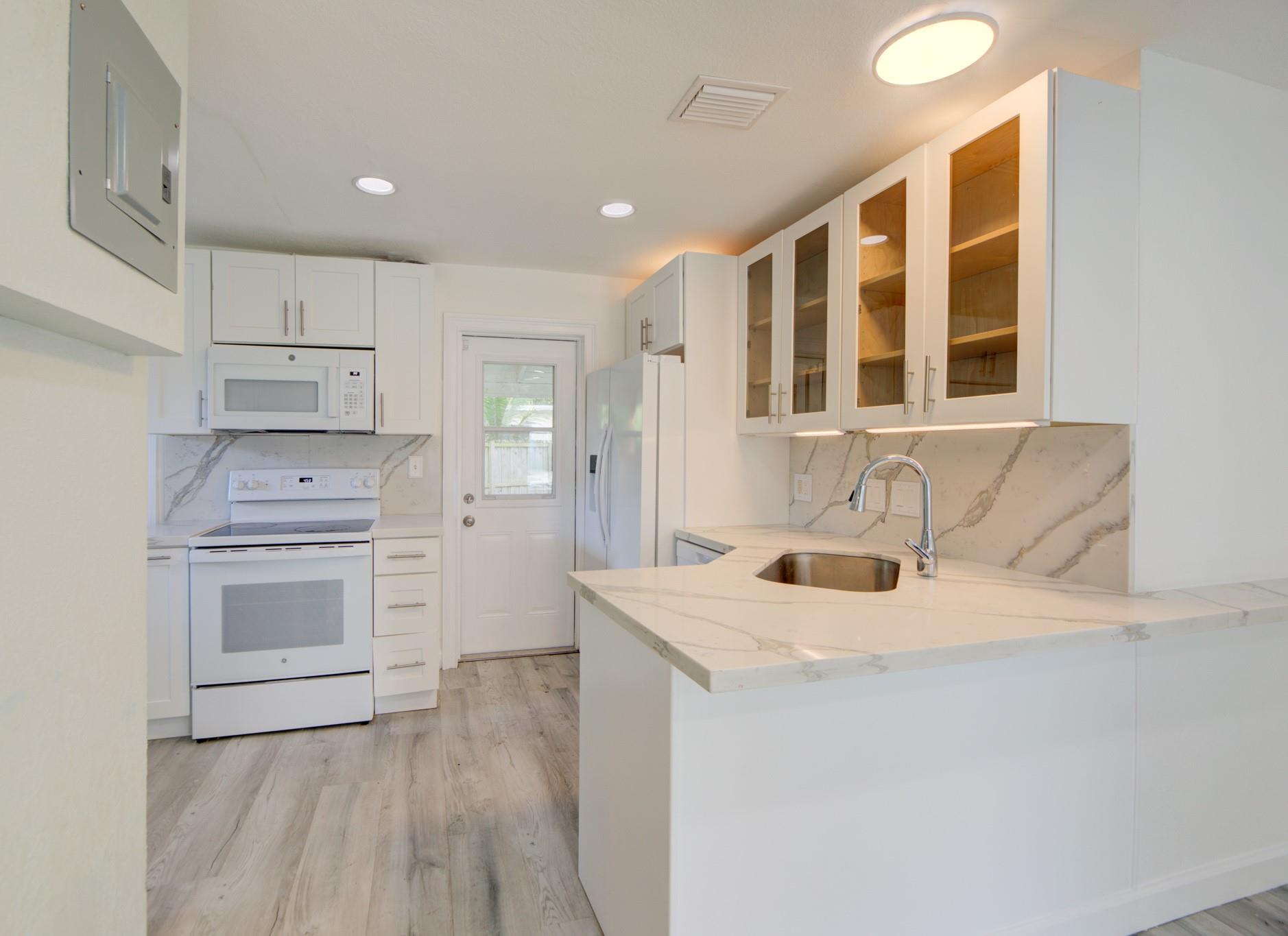 WHITE ACRES - Residential Lease