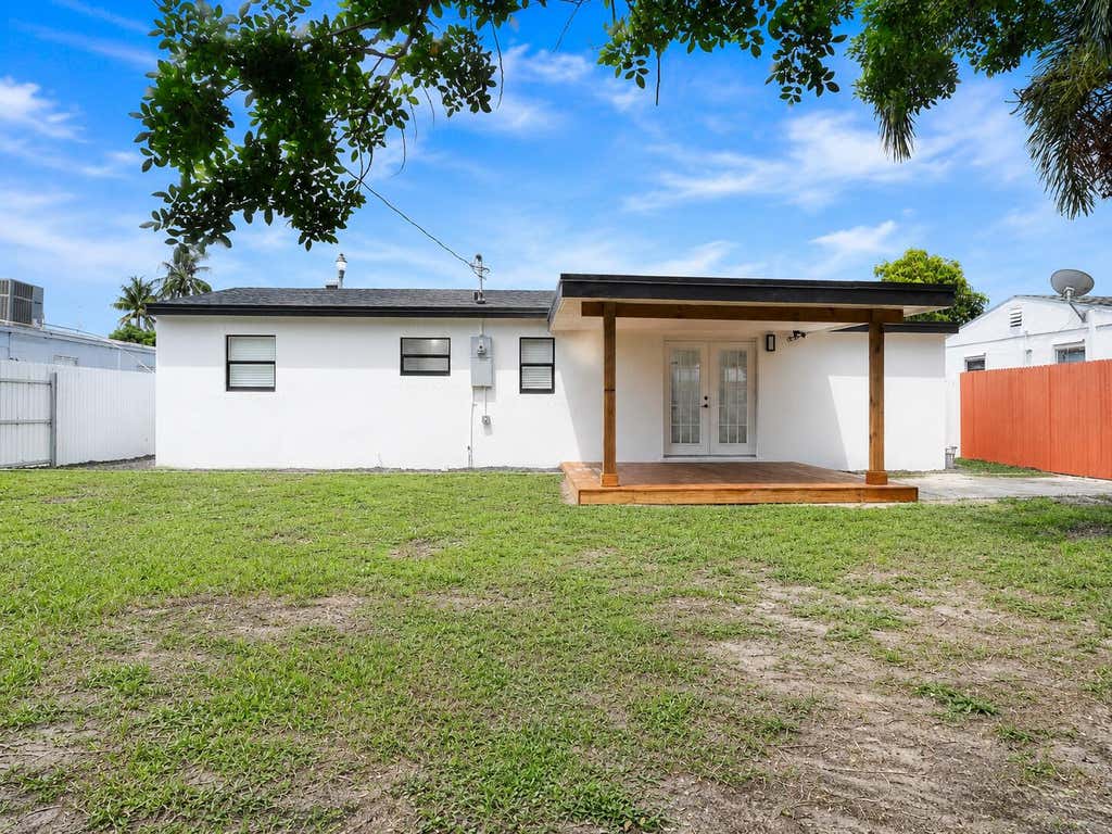 Photo of 2013 LONGWOOD Road, West Palm Beach, FL 33409 (MLS # B26061994)