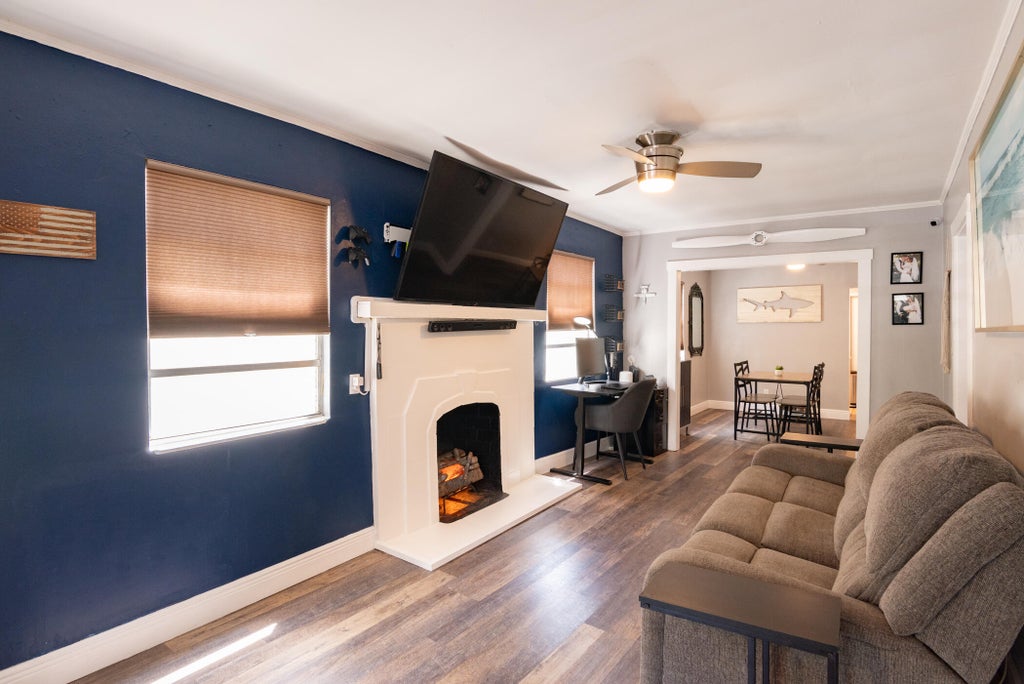 Photo of 425 N D Street, Lake Worth Beach, FL 33460 (MLS # R11018640)