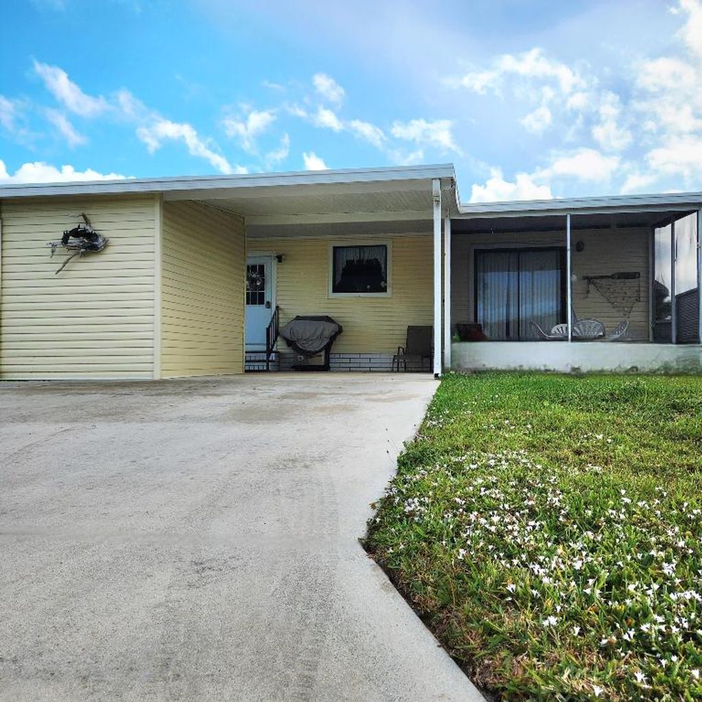 Photo of 526 Hemingway Terrace #F-02, Fort Pierce, FL 34982 (MLS # R11144571)