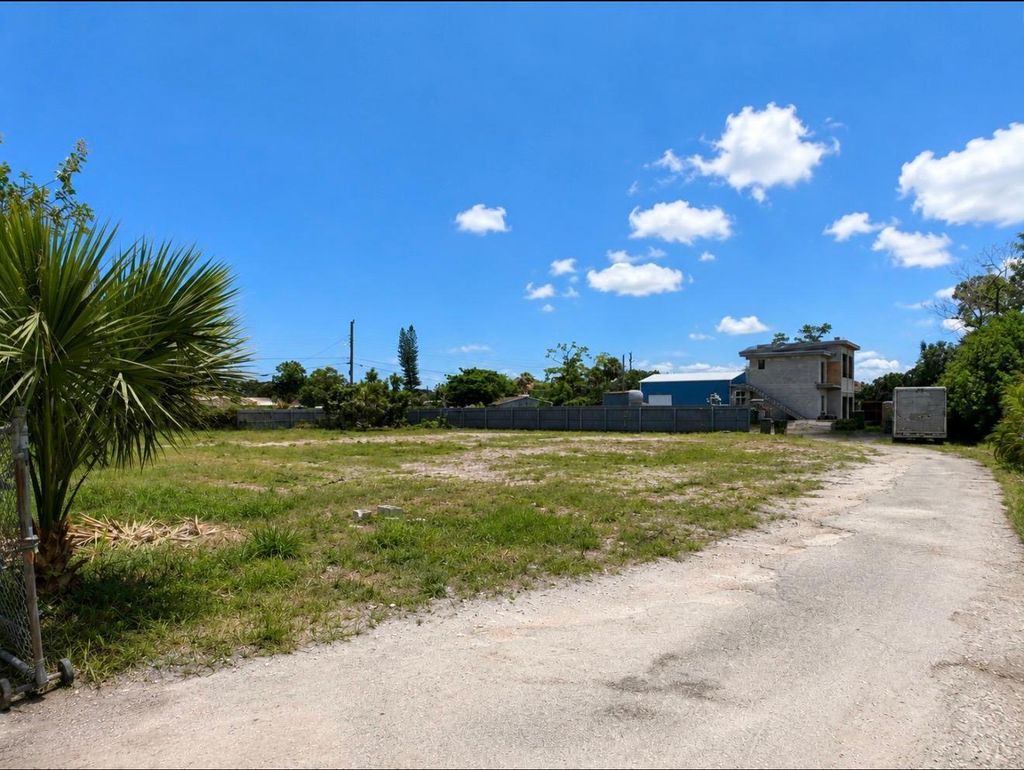 Photo of 444 53rd Drive N, West Palm Beach, FL 33415 (MLS # B26044198)
