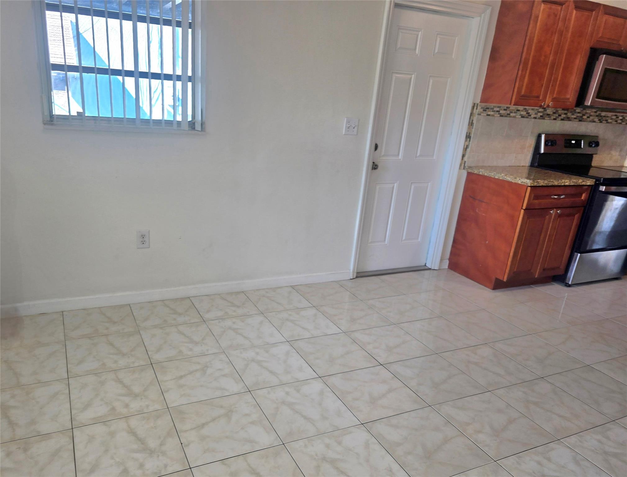 Hollywood Terrace 3-12 B - Residential Lease