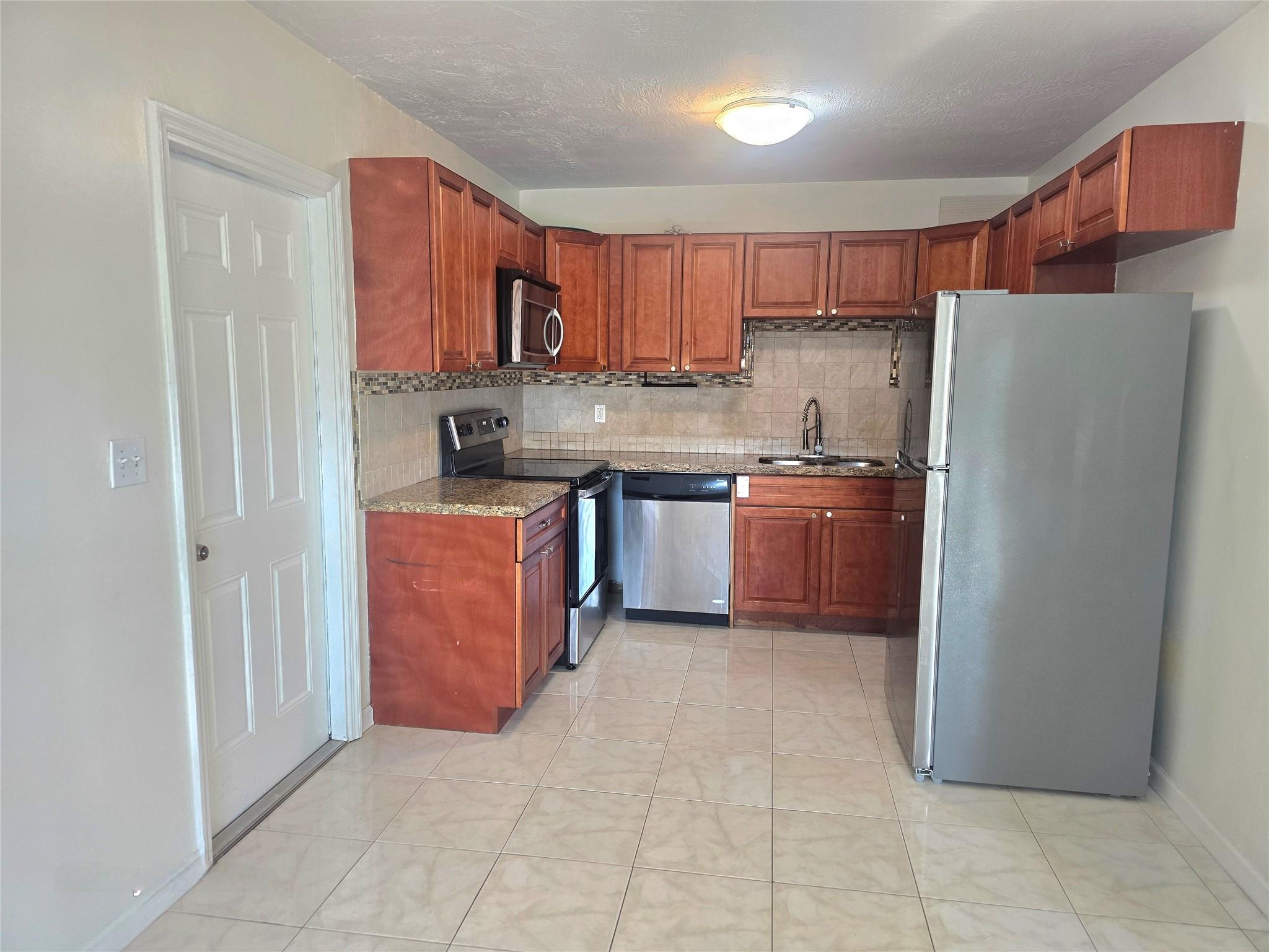 Hollywood Terrace 3-12 B - Residential Lease