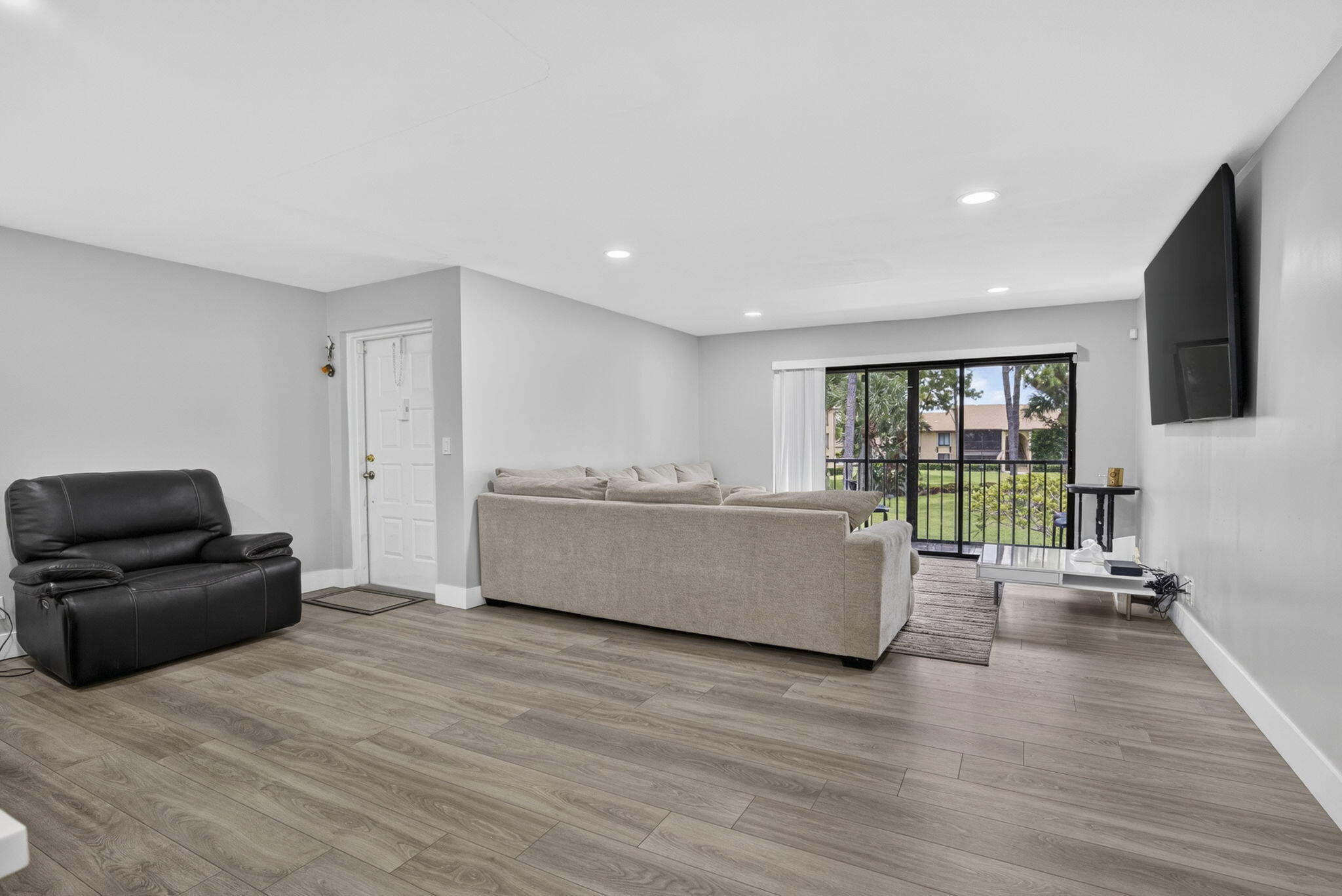 Properties 820 Sky Pine Way H2