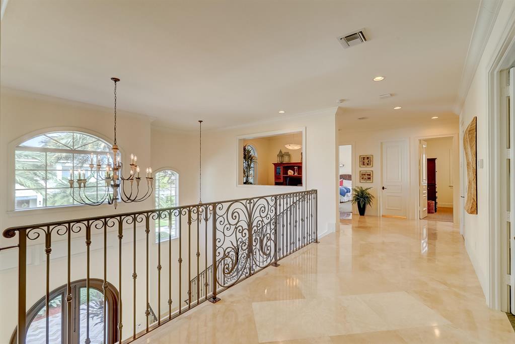 LIGHTHOUSE POINT - Residential