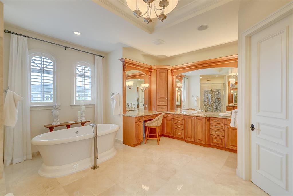 LIGHTHOUSE POINT - Residential