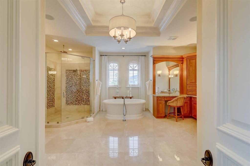 LIGHTHOUSE POINT - Residential