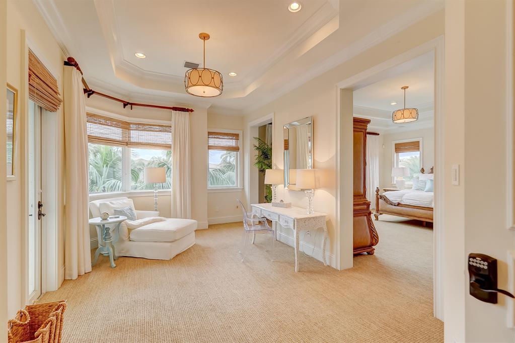 LIGHTHOUSE POINT - Residential