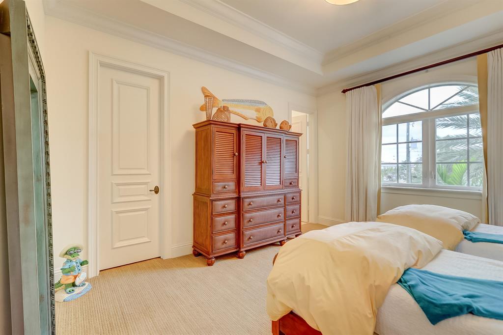 LIGHTHOUSE POINT - Residential