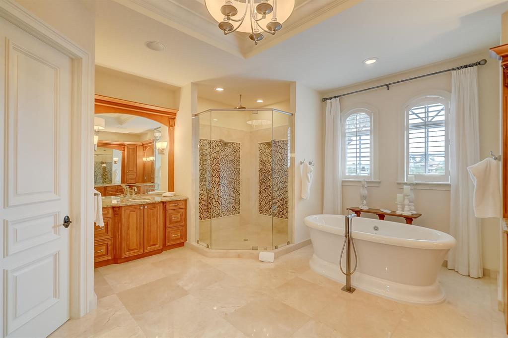 LIGHTHOUSE POINT - Residential