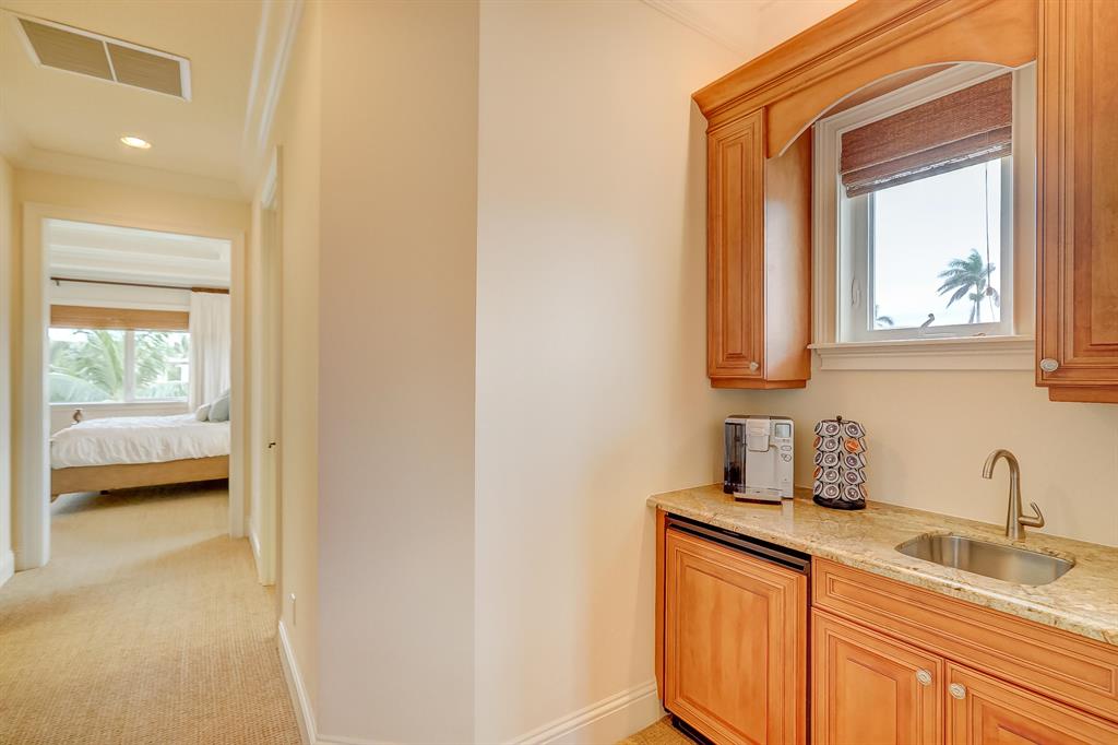 LIGHTHOUSE POINT - Residential