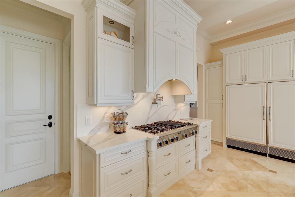 LIGHTHOUSE POINT - Residential