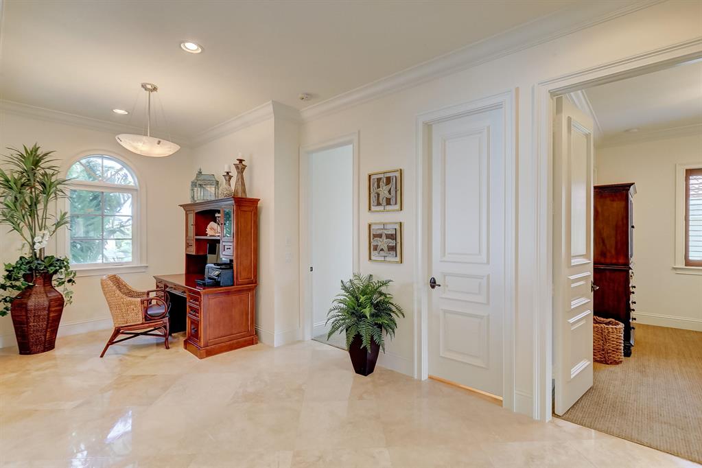 LIGHTHOUSE POINT - Residential