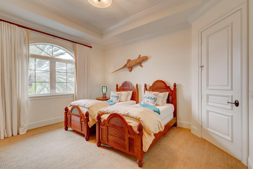 LIGHTHOUSE POINT - Residential