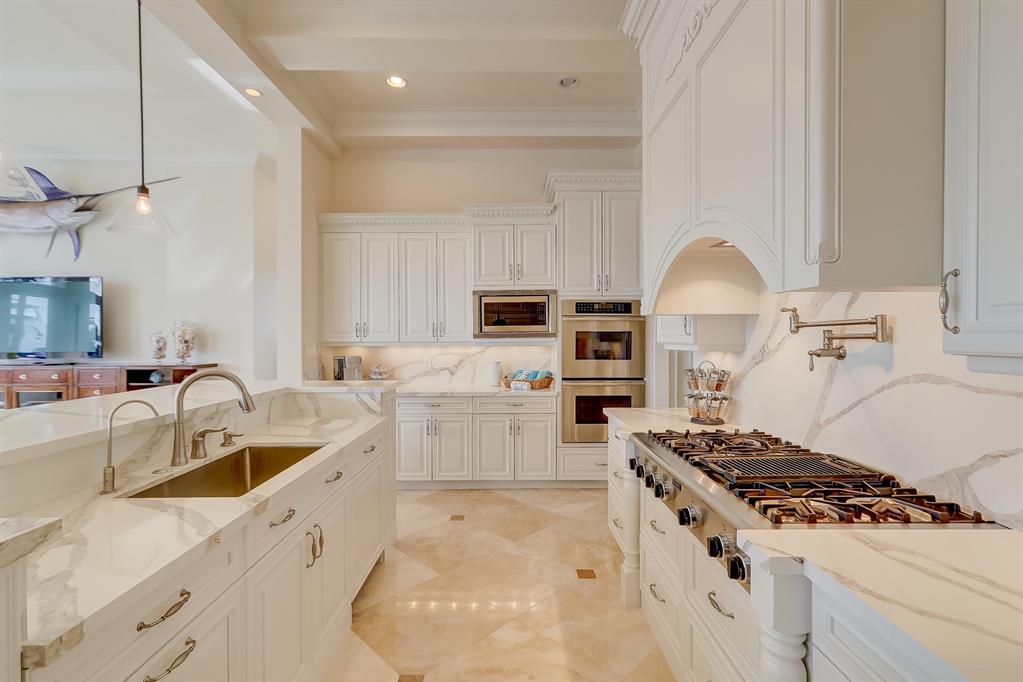 LIGHTHOUSE POINT - Residential