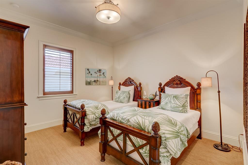 LIGHTHOUSE POINT - Residential