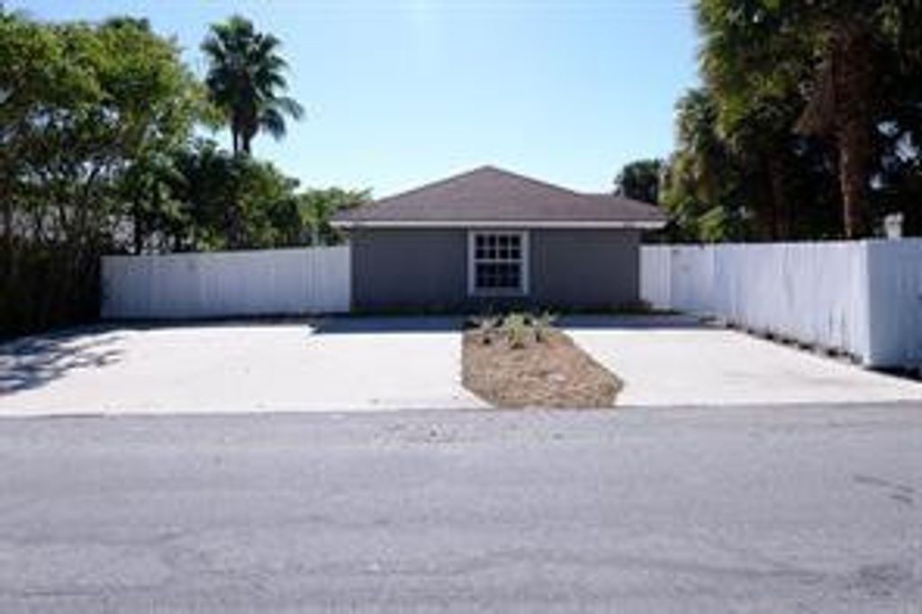 Photo of 620 Oak Street, Boynton Beach, FL 33435 (MLS # F10555953)