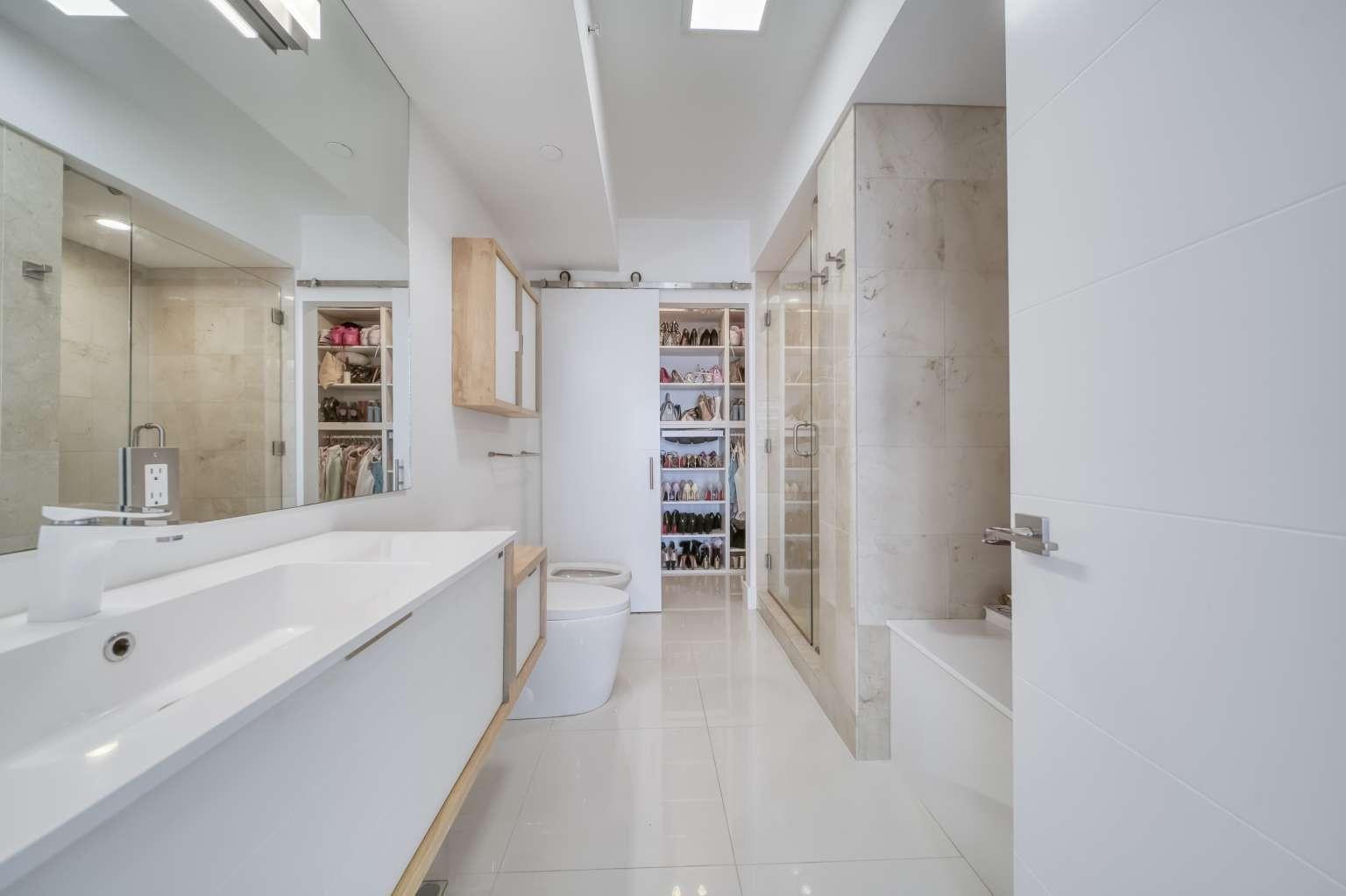 AKOYA CONDO - Residential