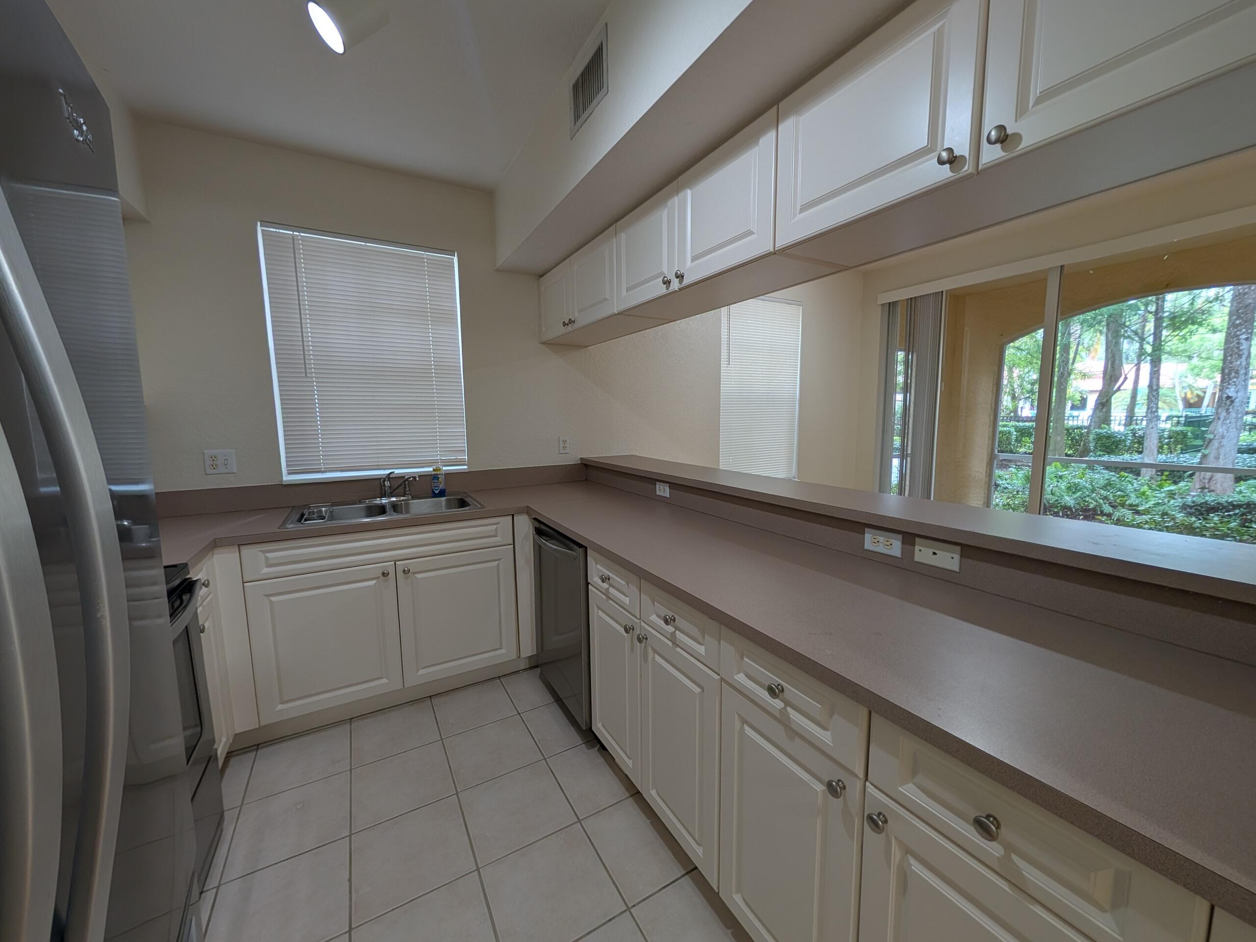 CYPRESS POINTE AT CORAL SPRINGS - Residential Lease