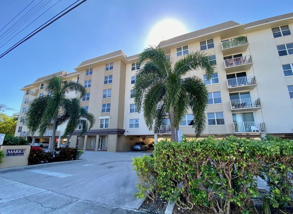 Photo of 1050 SE 15th Street #409, Fort Lauderdale, FL 33316 (MLS # F10506676)