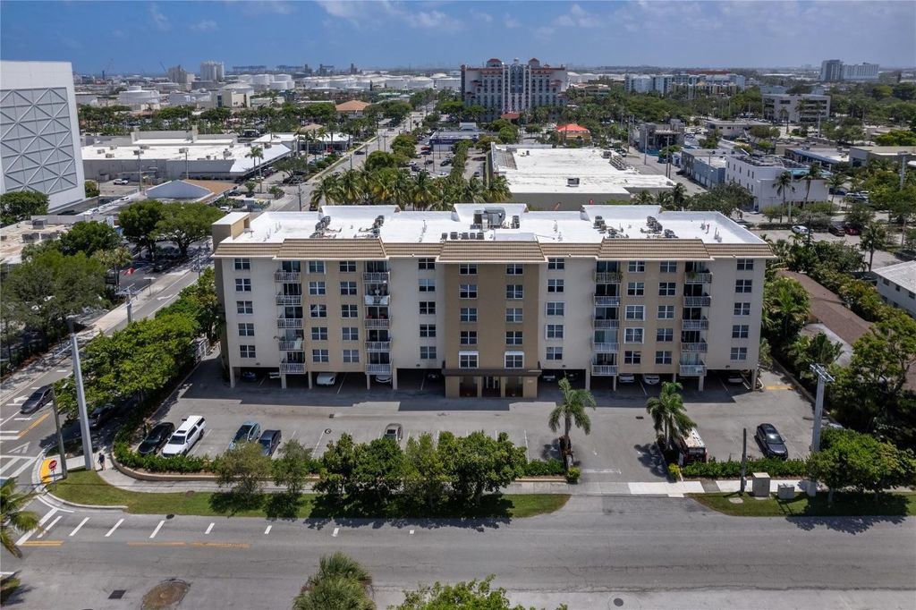 Photo of 1050 SE 15th Street #409, Fort Lauderdale, FL 33316 (MLS # F10506676)