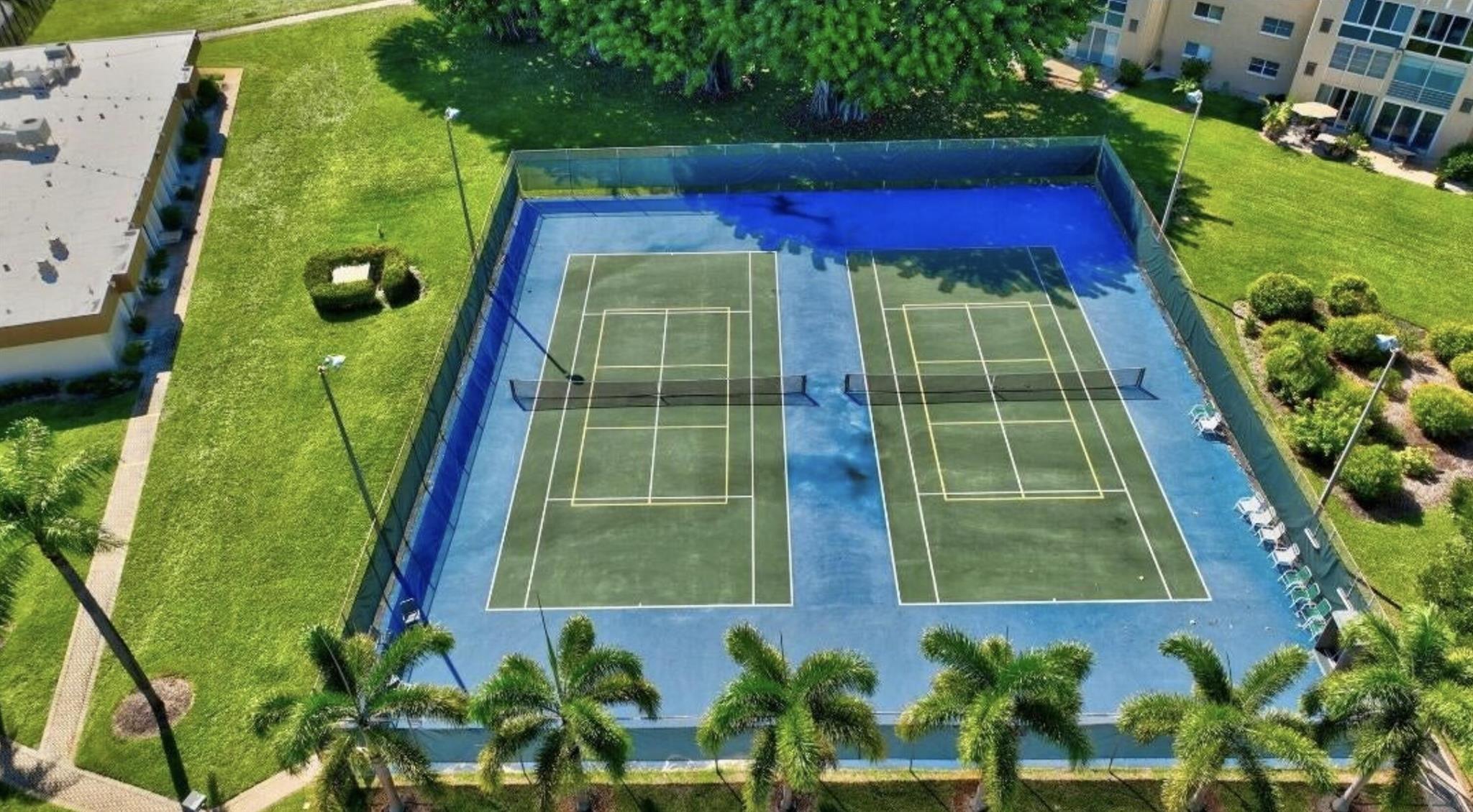 VILLAGE ROYALE GREENDALE - Residential