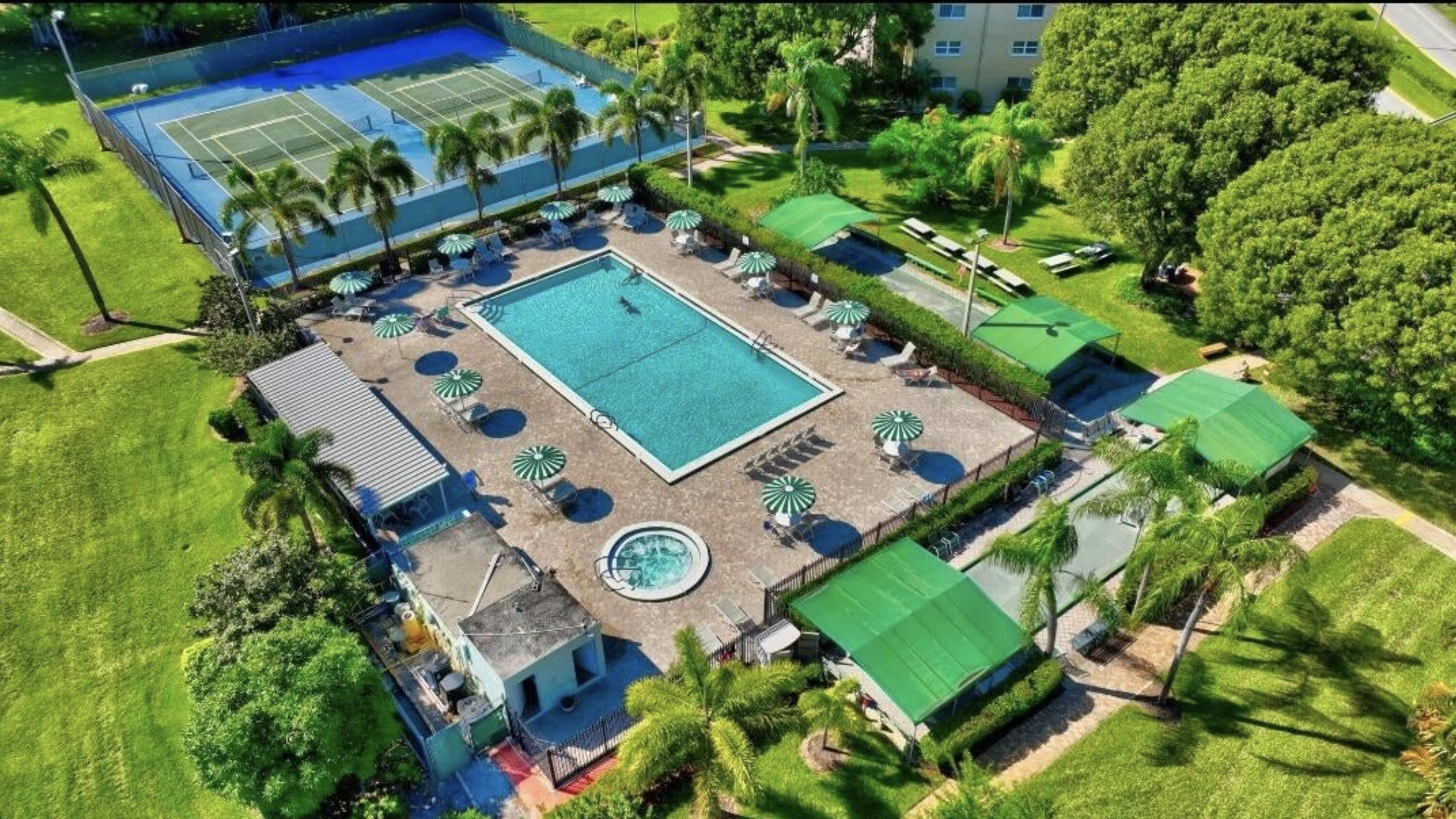 VILLAGE ROYALE GREENDALE CONDO - Residential