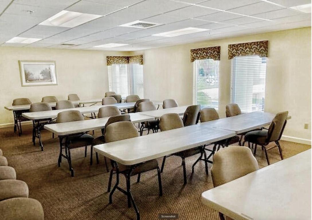 VILLAGE ROYALE GREENDALE CONDO - Residential