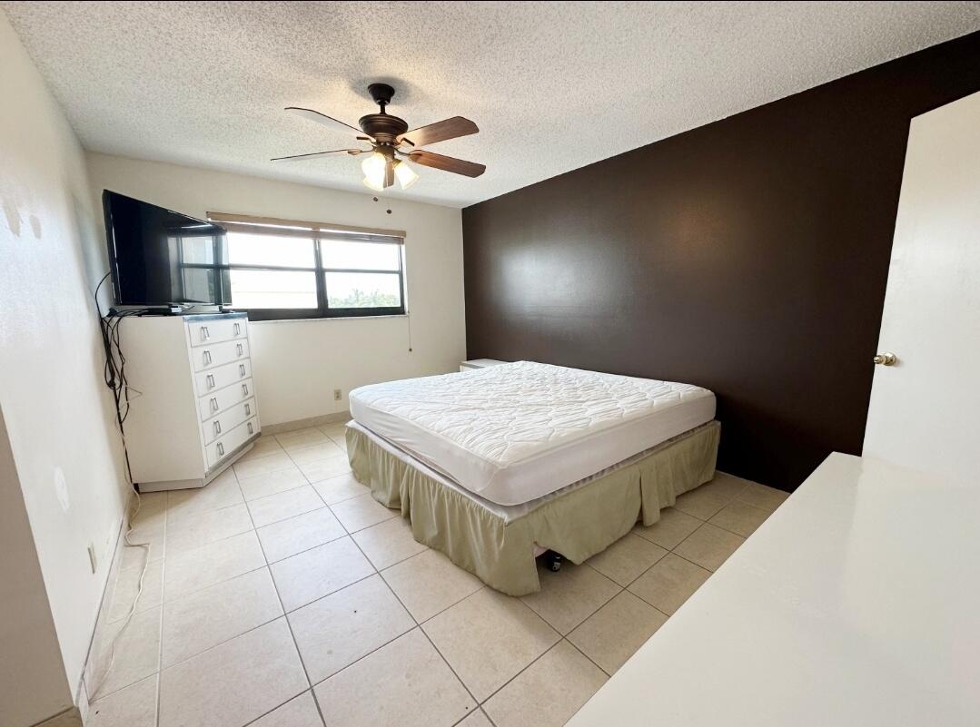 VILLAGE ROYALE GREENDALE CONDO - Residential