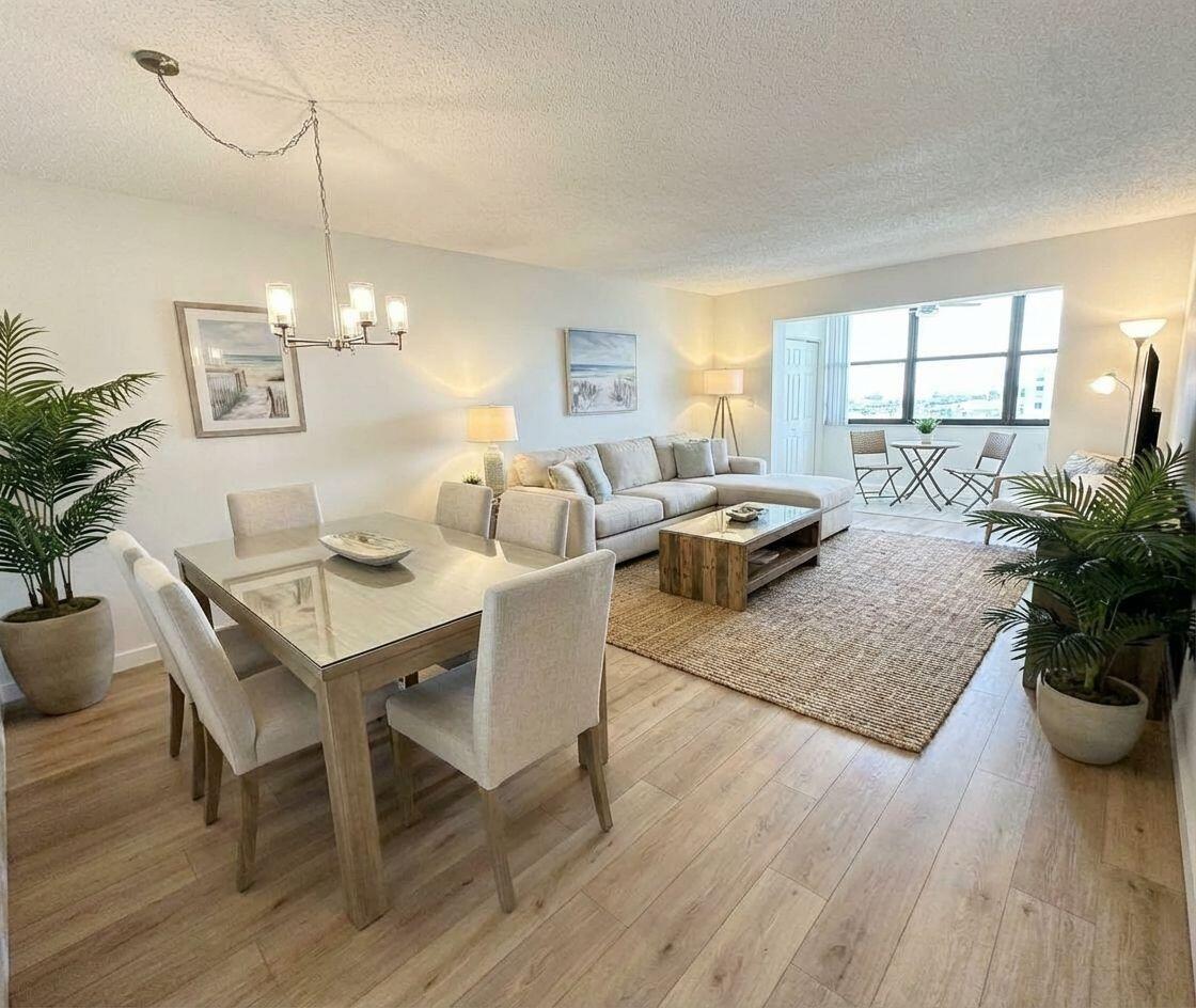 VILLAGE ROYALE GREENDALE CONDO - Residential