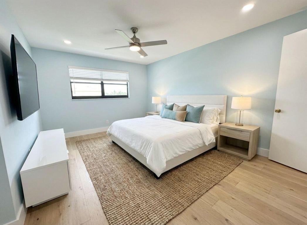 VILLAGE ROYALE GREENDALE CONDO - Residential