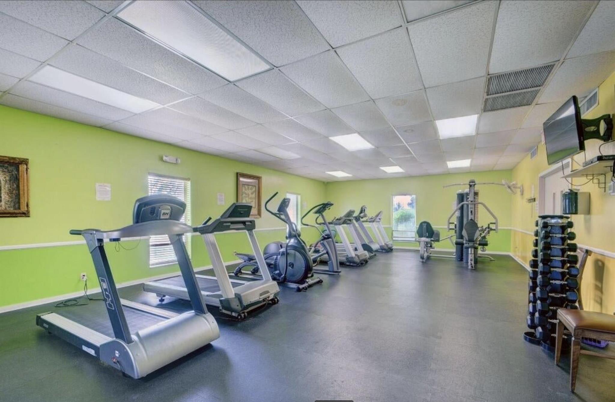 VILLAGE ROYALE GREENDALE - Residential