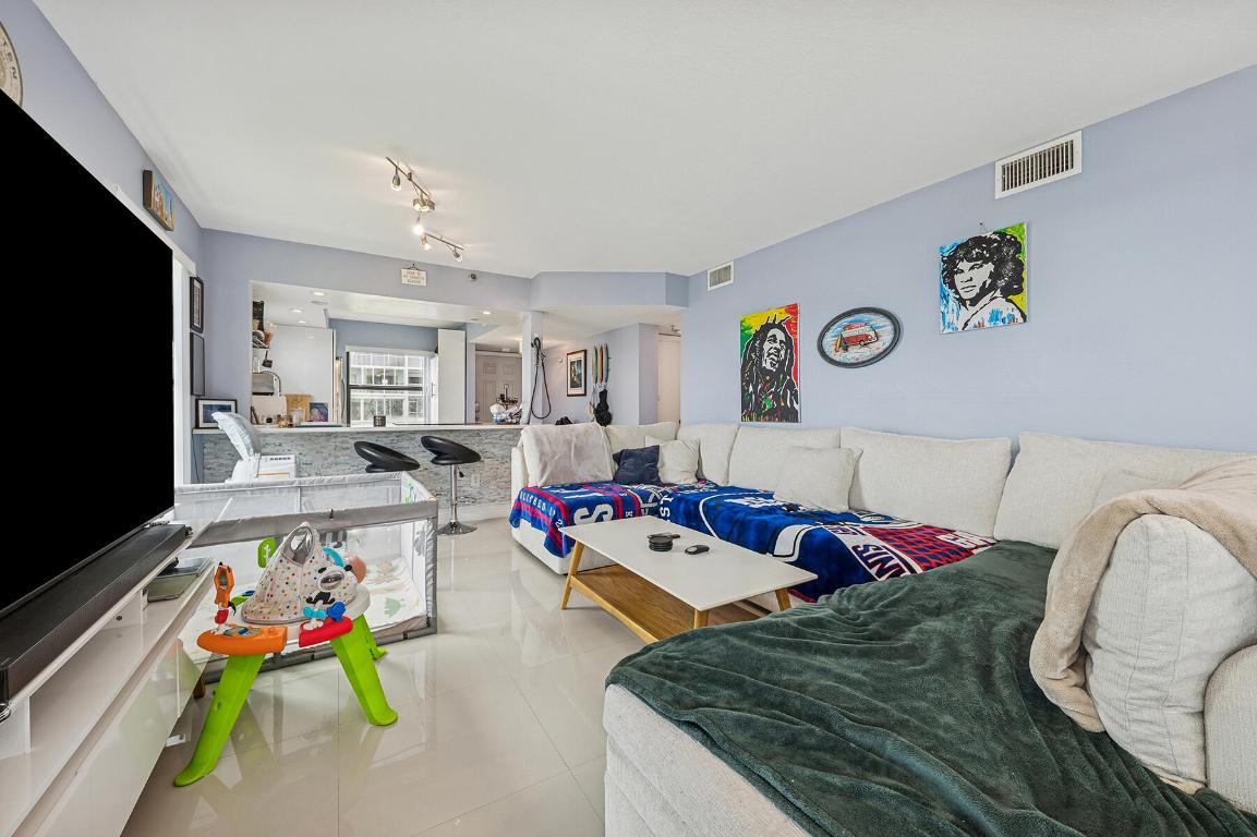 HIDDEN HARBOUR OF THE PALM BEACHES CONDO - Residential