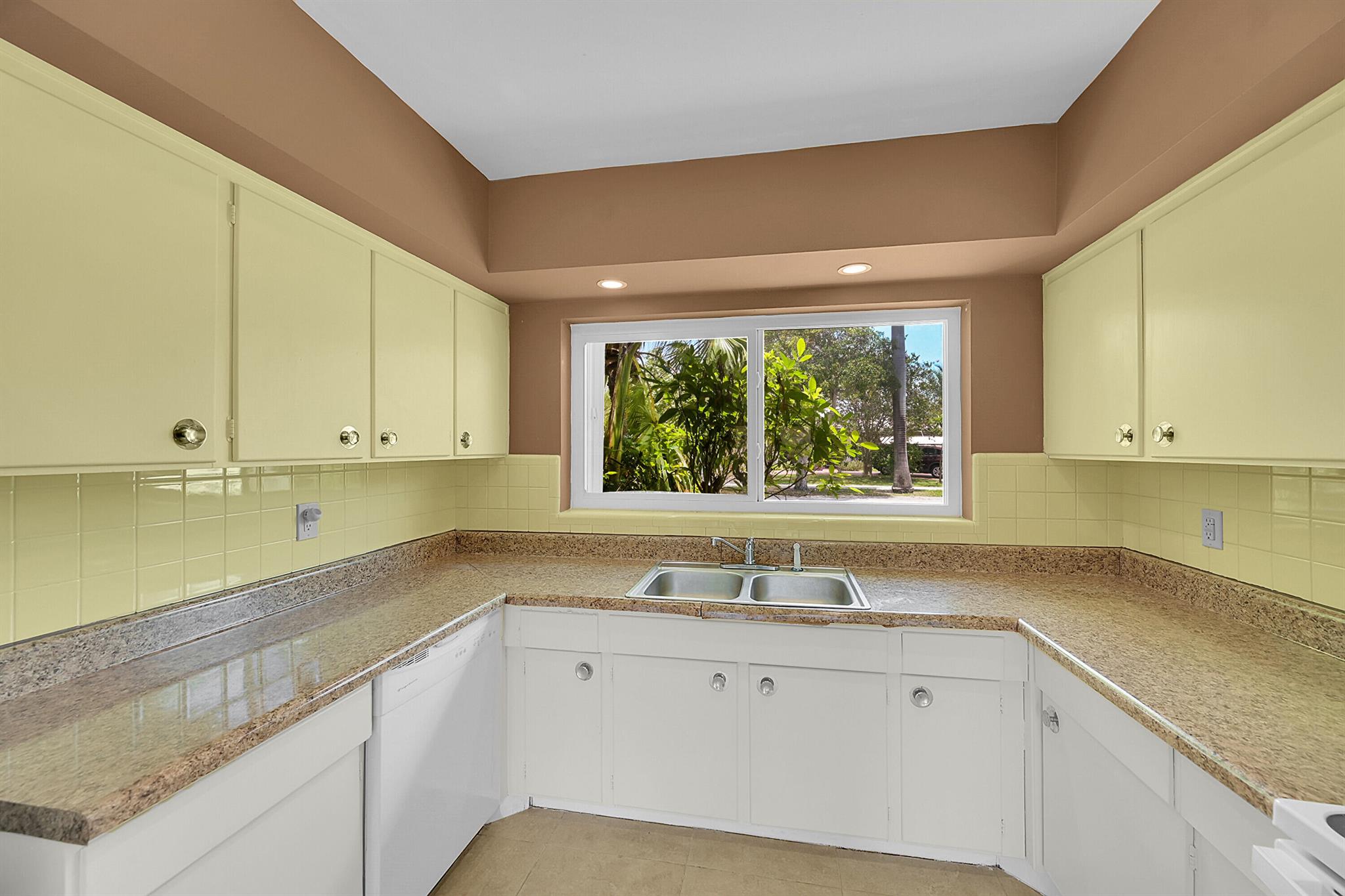 Pompano Beach, Florida 33062, United States, 2 Bedrooms Bedrooms, ,2 BathroomsBathrooms,Residential,Active,209602