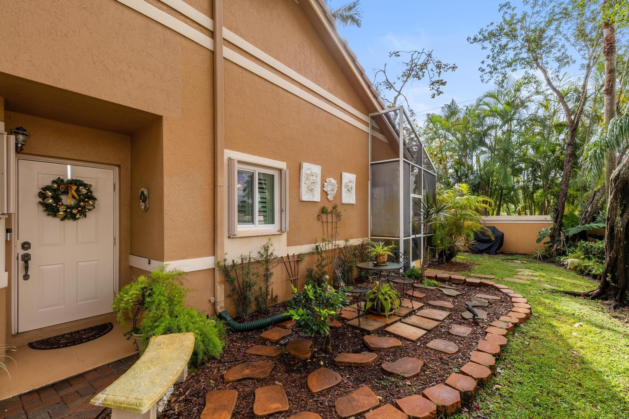 SUNSET PLAZA - Residential