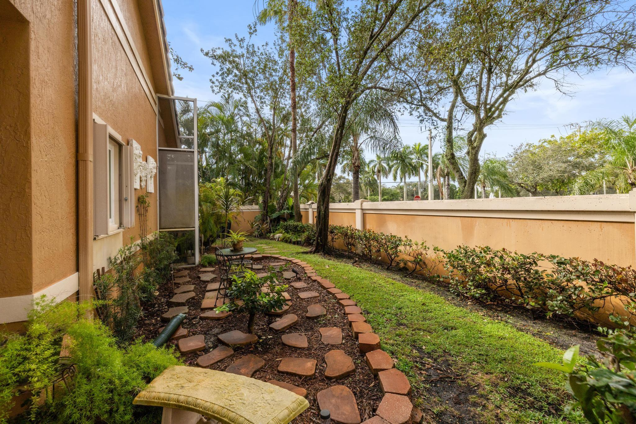 SUNSET PLAZA - Residential