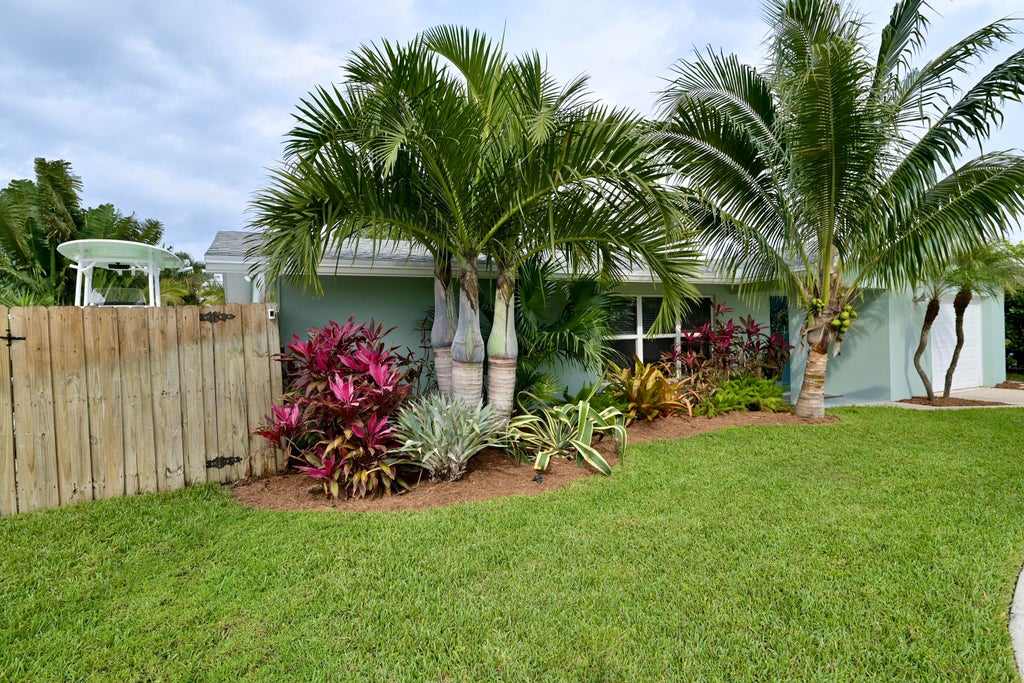 Photo of 3849 Flag Drive, Palm Beach Gardens, FL 33410 (MLS # R10969565)