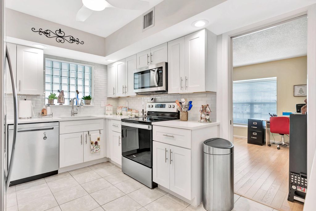 Photo of 11571 Winchester Drive #27 D, Palm Beach Gardens, FL 33410 (MLS # R11157253)