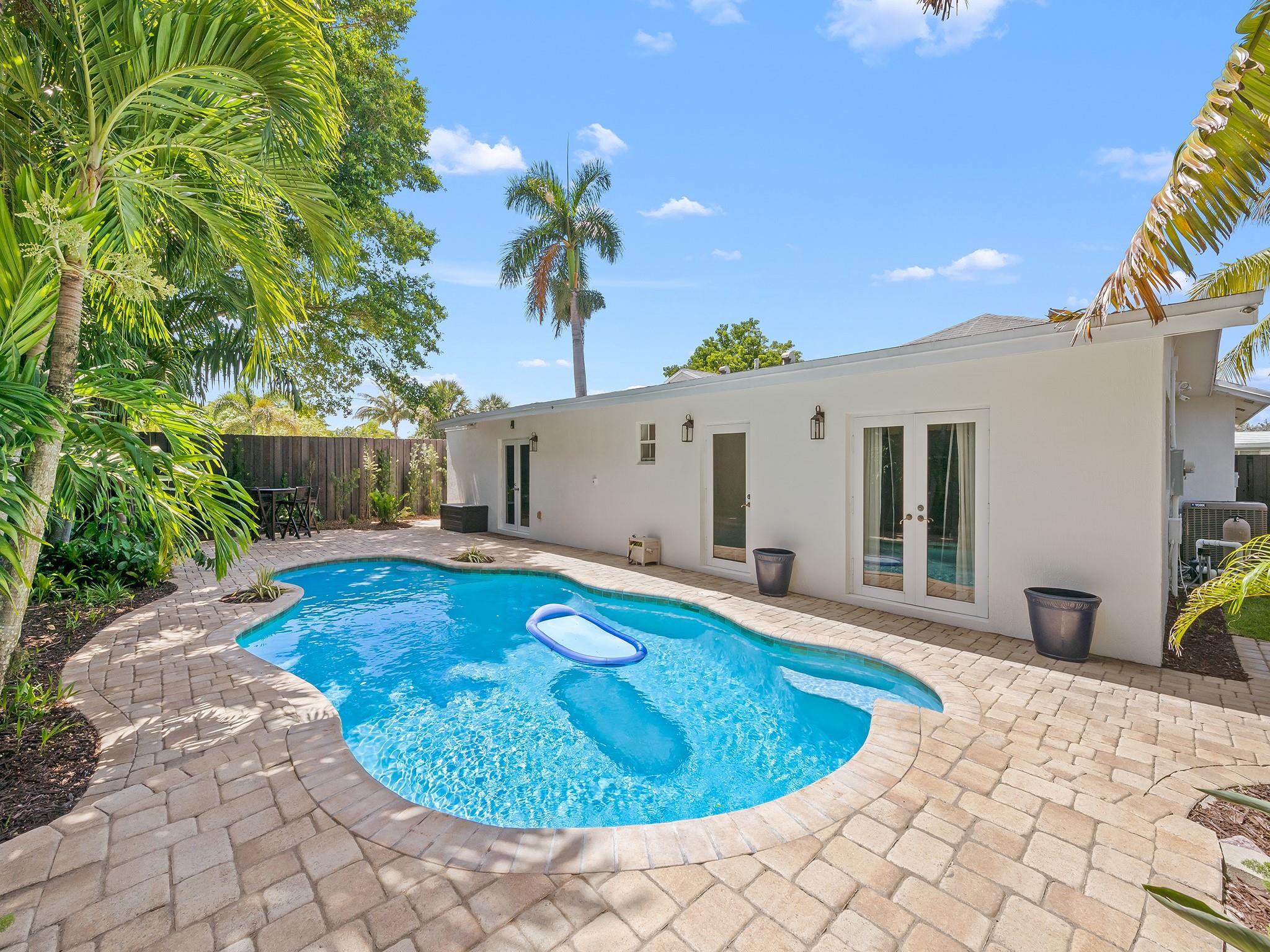812 NW 26th St, Wilton Manors, FL, 33311/$759,000 2 812 NW 26th St