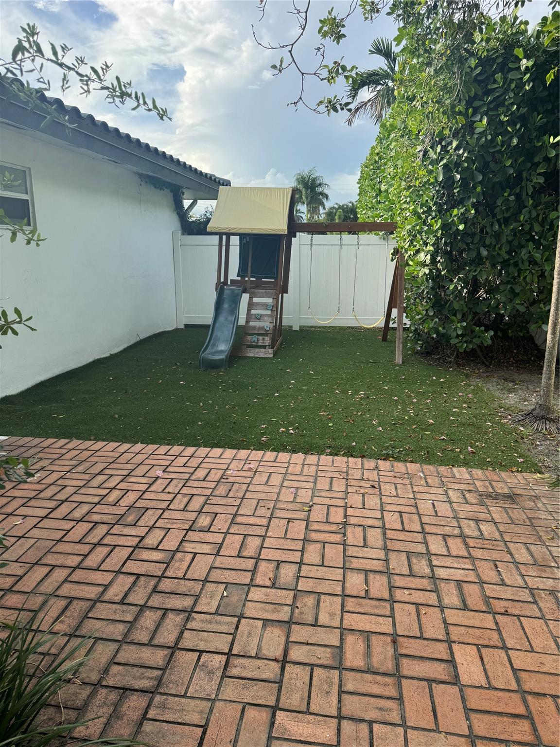 Central Golf Sec Of Holly - Residential Lease